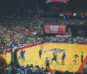 詹姆斯连续十二场比赛得分突破纪录，DWG挑战极限！-开云体育官网