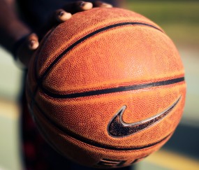 足球赛场焦点！美国队对阵西班牙队，战术博弈精彩纷呈，教练斗智斗勇-开云娱乐app